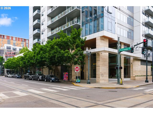1001 Nw LOVEJOY St 213, Portland, OR 97209