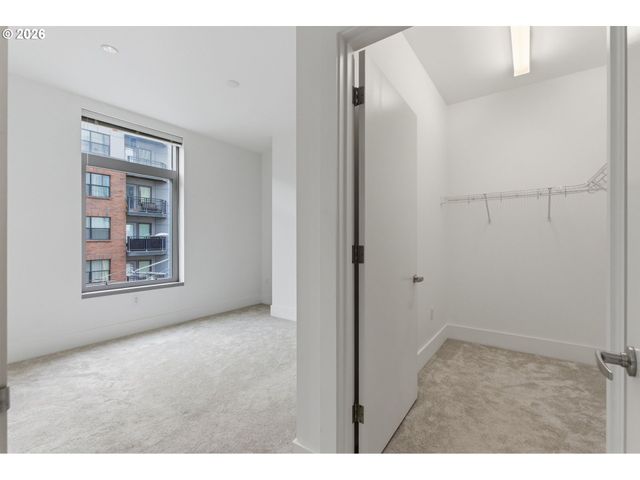 1001 Nw LOVEJOY St 213, Portland, OR 97209