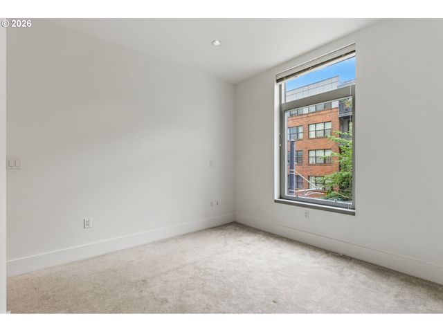 1001 Nw LOVEJOY St 213, Portland, OR 97209