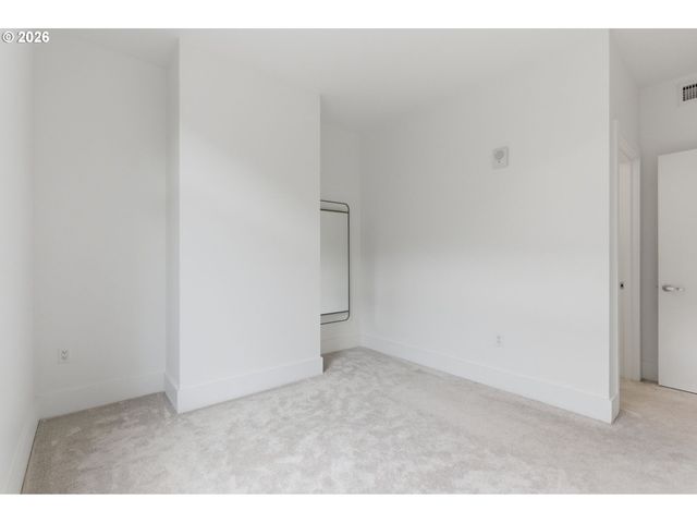 1001 Nw LOVEJOY St 213, Portland, OR 97209
