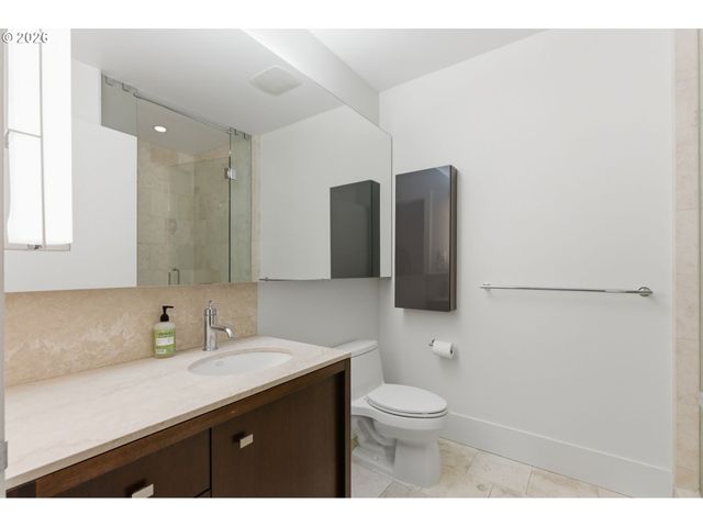 1001 Nw LOVEJOY St 213, Portland, OR 97209