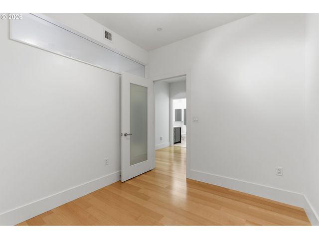 1001 Nw LOVEJOY St 213, Portland, OR 97209