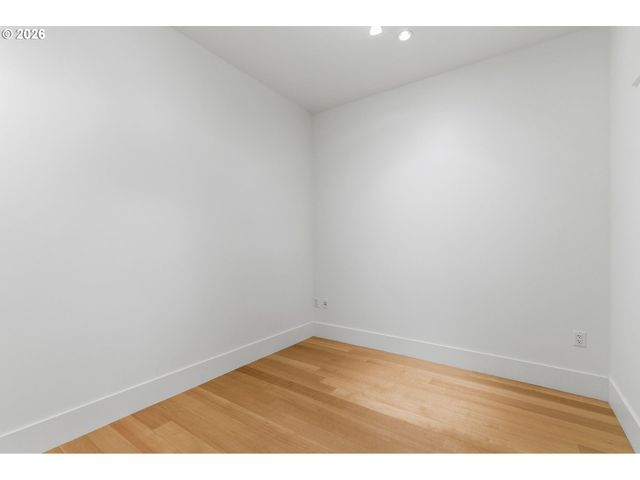 1001 Nw LOVEJOY St 213, Portland, OR 97209