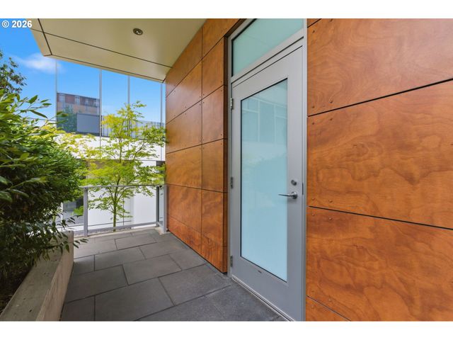 1001 Nw LOVEJOY St 213, Portland, OR 97209