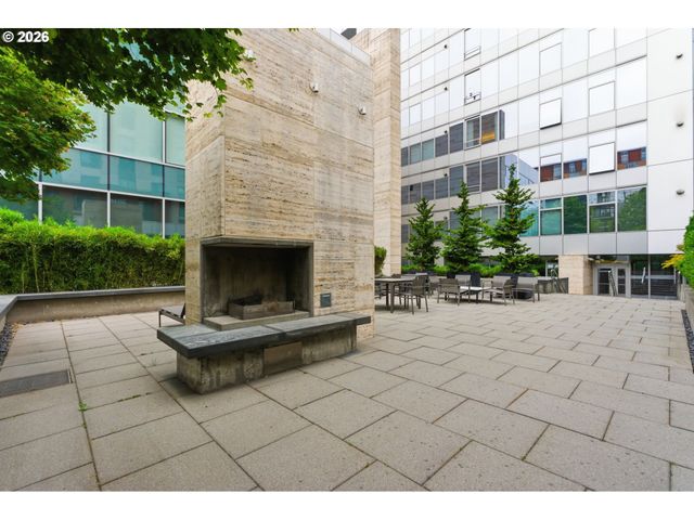 1001 Nw LOVEJOY St 213, Portland, OR 97209