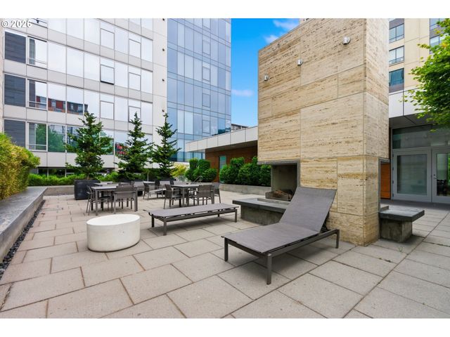 1001 Nw LOVEJOY St 213, Portland, OR 97209