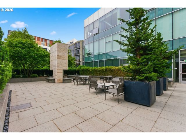 1001 Nw LOVEJOY St 213, Portland, OR 97209