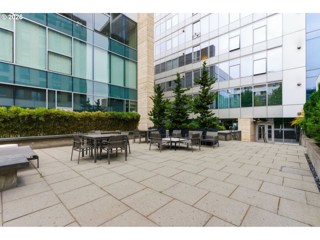 1001 Nw LOVEJOY St 213, Portland, OR 97209