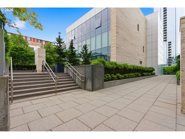 1001 Nw LOVEJOY St 213, Portland, OR 97209