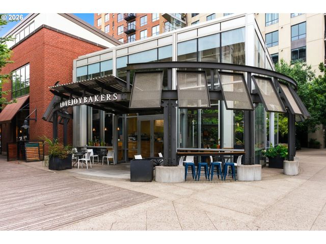 1001 Nw LOVEJOY St 213, Portland, OR 97209