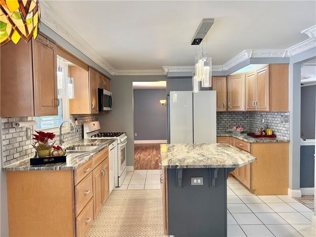 109 Shangri La Dr, Monroeville, PA 15146