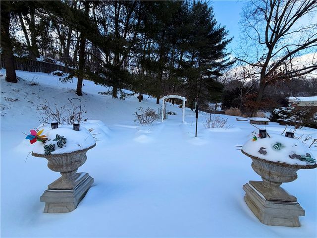 109 Shangri La Dr, Monroeville, PA 15146