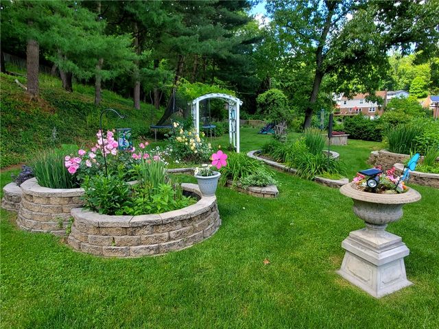 109 Shangri La Dr, Monroeville, PA 15146