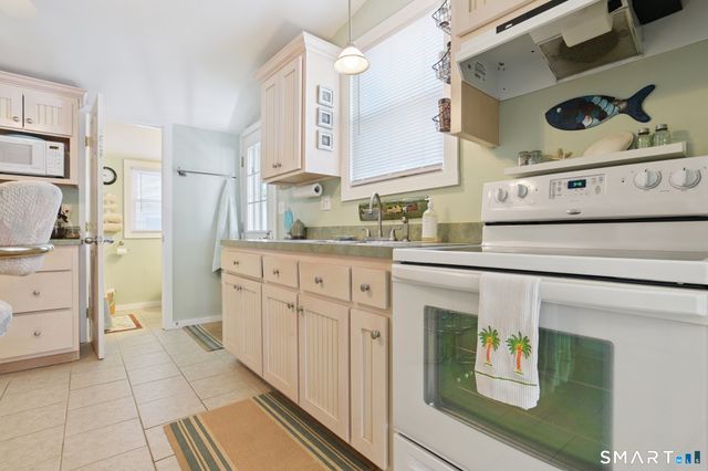 30 Hartford Avenue B, Old Lyme, CT 06371