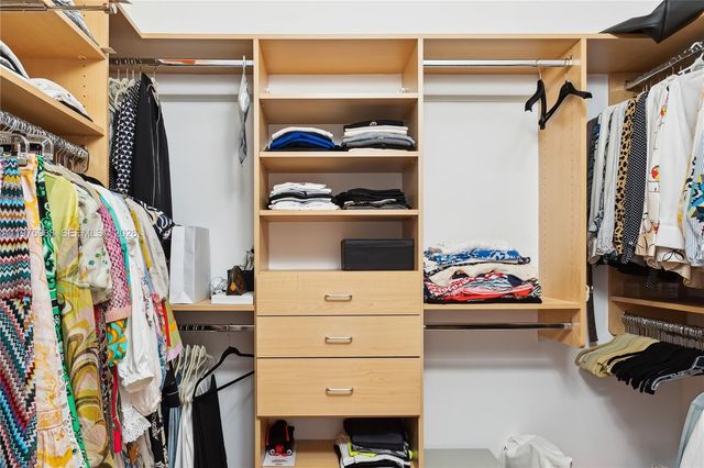 808 Brickell Key Dr 2502, Miami, FL 33131