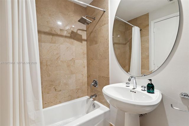 808 Brickell Key Dr 2502, Miami, FL 33131