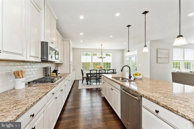 39 OAK RD, Stafford, VA 22556