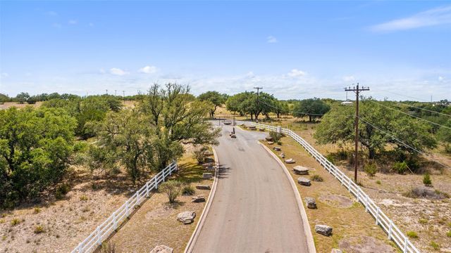 386 Appaloosa RUN, Johnson City, TX 78663