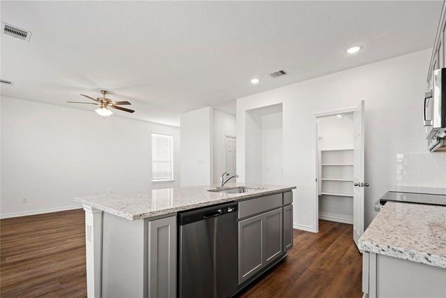 820 Stoney Point Lane, Dayton, TX 77535