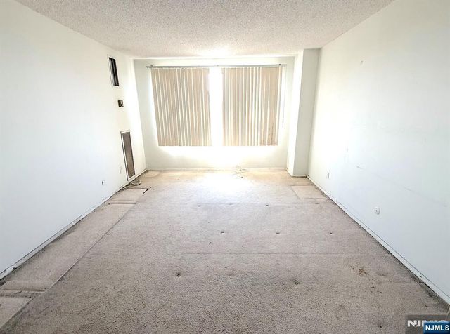 555 North Avenue, Fort Lee, NJ 07024