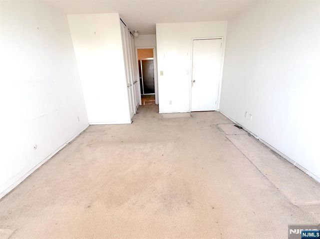 555 North Avenue, Fort Lee, NJ 07024