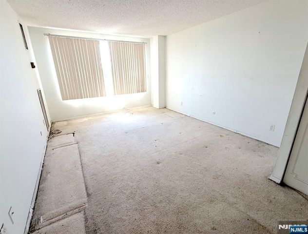 555 North Avenue, Fort Lee, NJ 07024