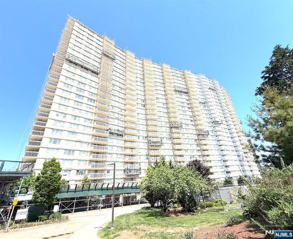 555 North Avenue, Fort Lee, NJ 07024
