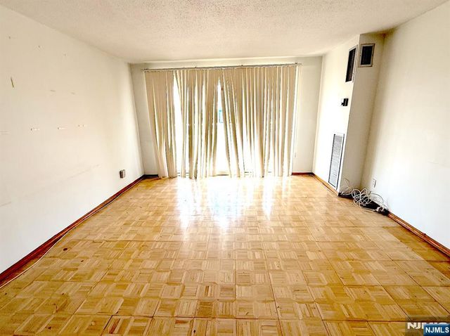 555 North Avenue, Fort Lee, NJ 07024