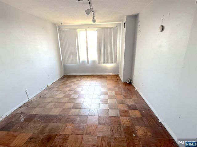 555 North Avenue, Fort Lee, NJ 07024