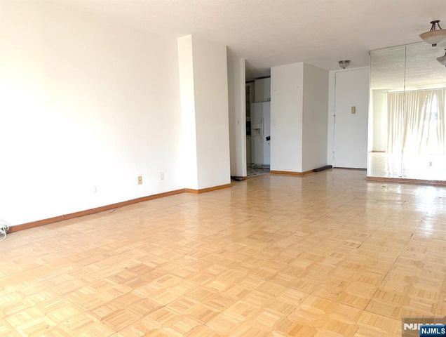 555 North Avenue, Fort Lee, NJ 07024