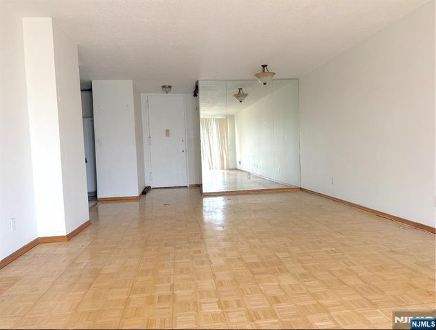555 North Avenue, Fort Lee, NJ 07024