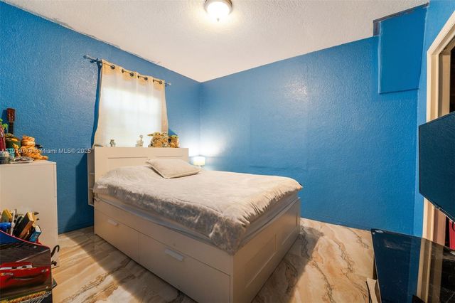 2840 NW 4th St, Miami, FL 33125