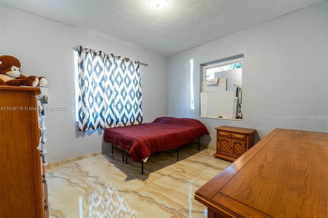 2840 NW 4th St, Miami, FL 33125