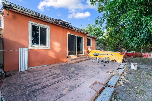 2840 NW 4th St, Miami, FL 33125