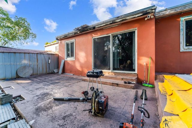 2840 NW 4th St, Miami, FL 33125