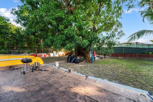 2840 NW 4th St, Miami, FL 33125