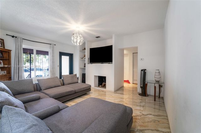 2840 NW 4th St, Miami, FL 33125