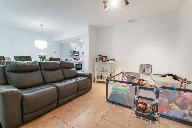 2840 NW 4th St, Miami, FL 33125