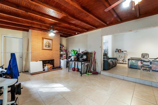 2840 NW 4th St, Miami, FL 33125