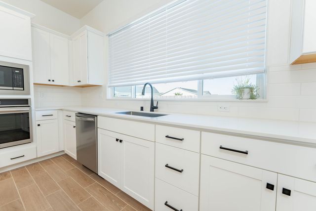 3811 N Santa Fe Street, Visalia, CA 93292