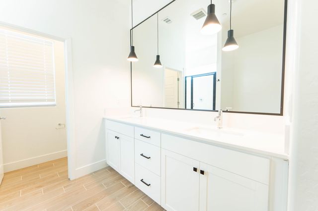 3811 N Santa Fe Street, Visalia, CA 93292