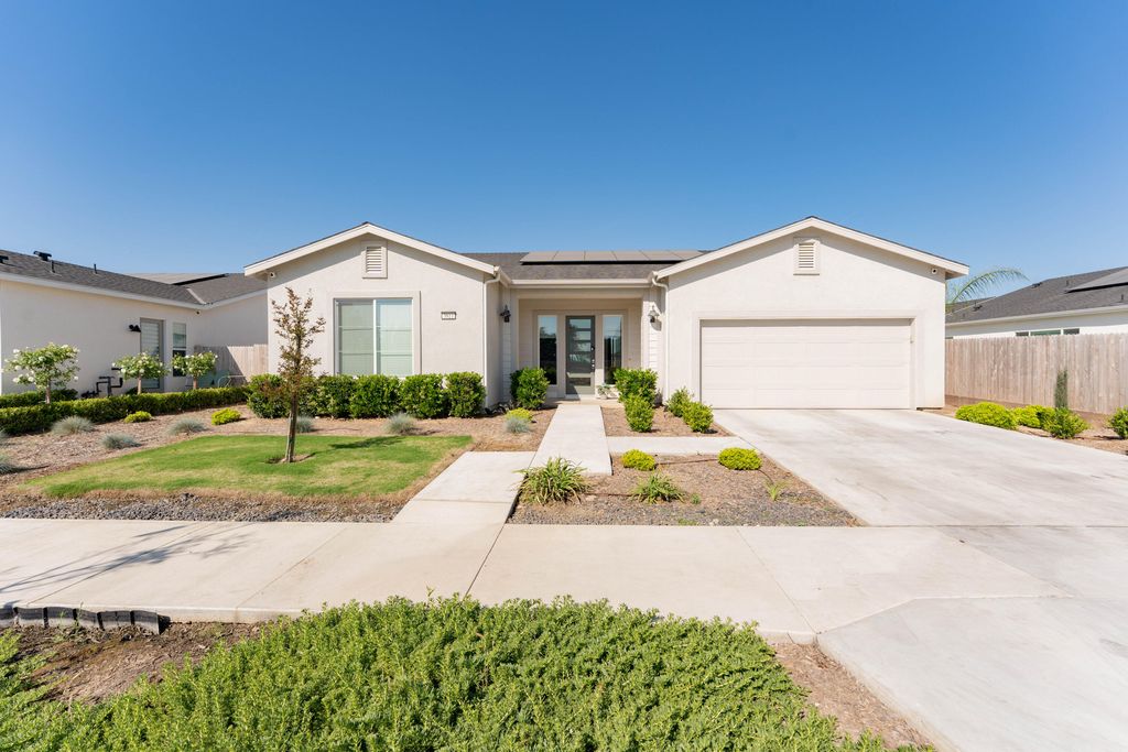 3811 N Santa Fe Street, Visalia, CA 93292