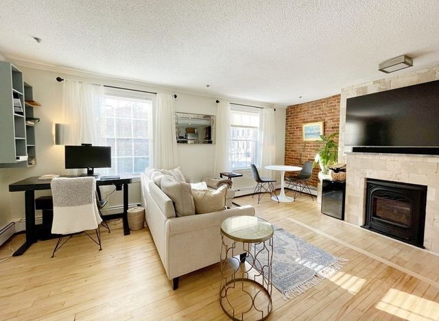 4 Derne St 4, Boston, MA 02114