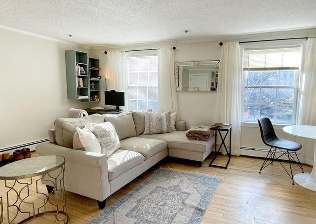 4 Derne St 4, Boston, MA 02114