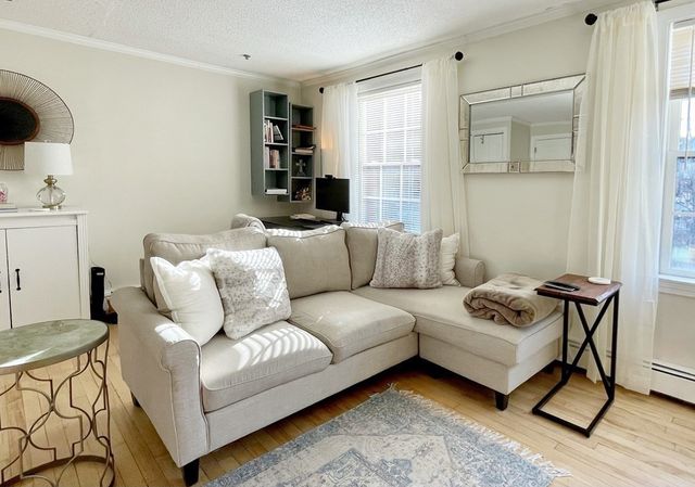 4 Derne St 4, Boston, MA 02114