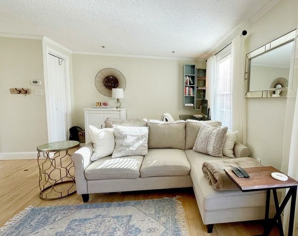 4 Derne St 4, Boston, MA 02114