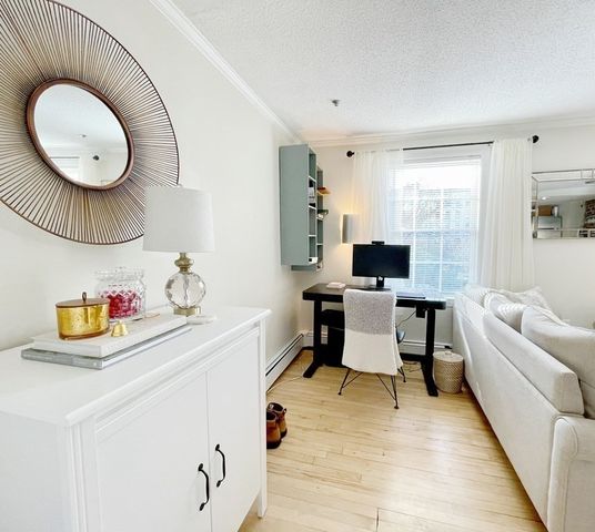 4 Derne St 4, Boston, MA 02114