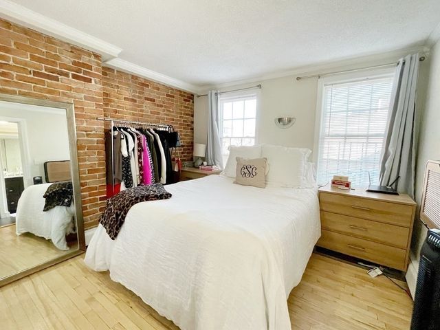 4 Derne St 4, Boston, MA 02114