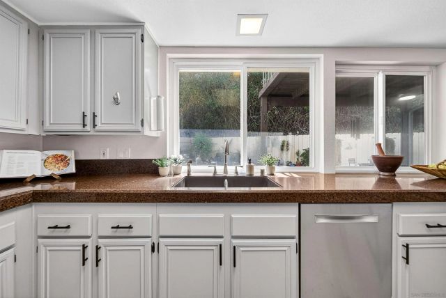 2944 Cottingham St, Oceanside, CA 92054