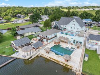 220 Pin Oak Drive, Mabank, TX 75156